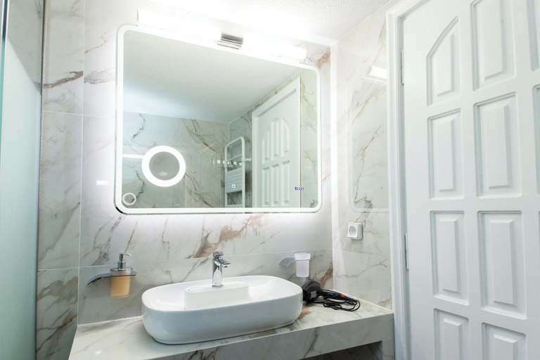 Bathroom 3, Deluxe 3 Bd House near Lagonisi w Garden, Attica