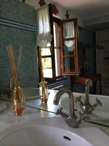 Bedroom 3, B&B Il Portico, La Spezia