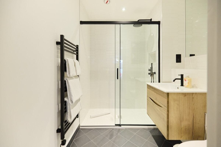 Bathroom 2, The South Wimbledon Place - Adorable 2bdr Flat With Balcony, London