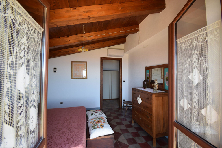 Bedroom 3, Villa Roccella Ionica with Sea View, Reggio Di Calabria