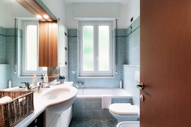 Bathroom 5, Valli, Como
