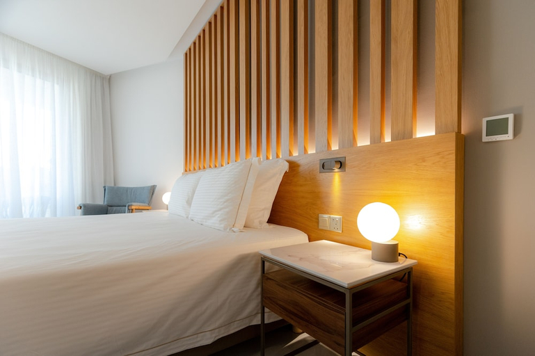 Bedroom 3, Golden Bay Beach Hotel, Larnaca
