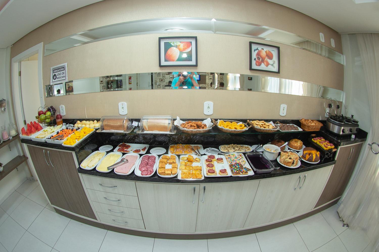 Food & Drinks 5, Hotel Sambakia, Realeza