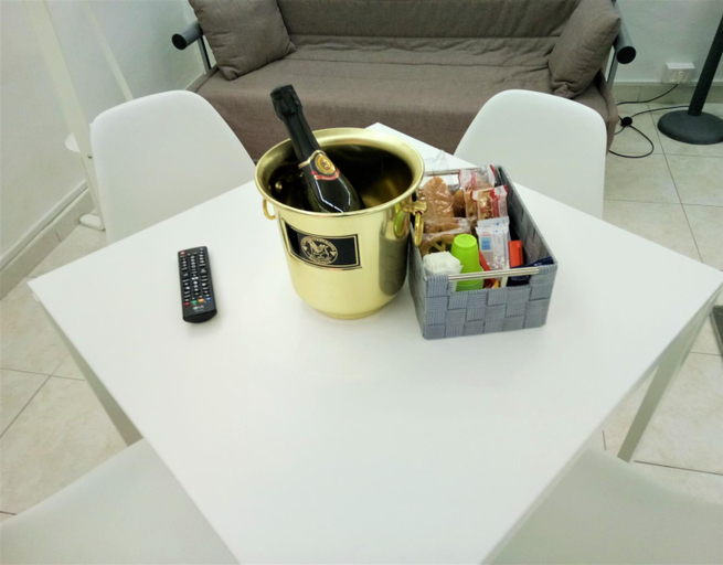 Food & Drinks