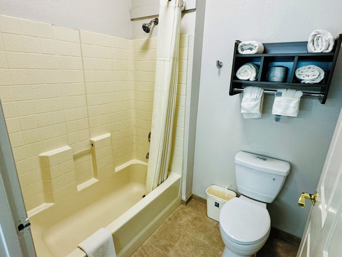 Bathroom 4, Quality Inn near SeaWorld - Lackland, Bexar
