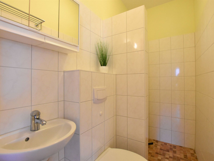 Bathroom 4, Gemutliches Appartement in Zierow mit Aussenkamin, Nordwestmecklenburg
