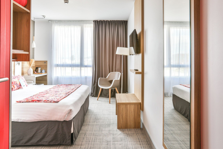 Bedroom 3, Kyriad Pontarlier, Doubs