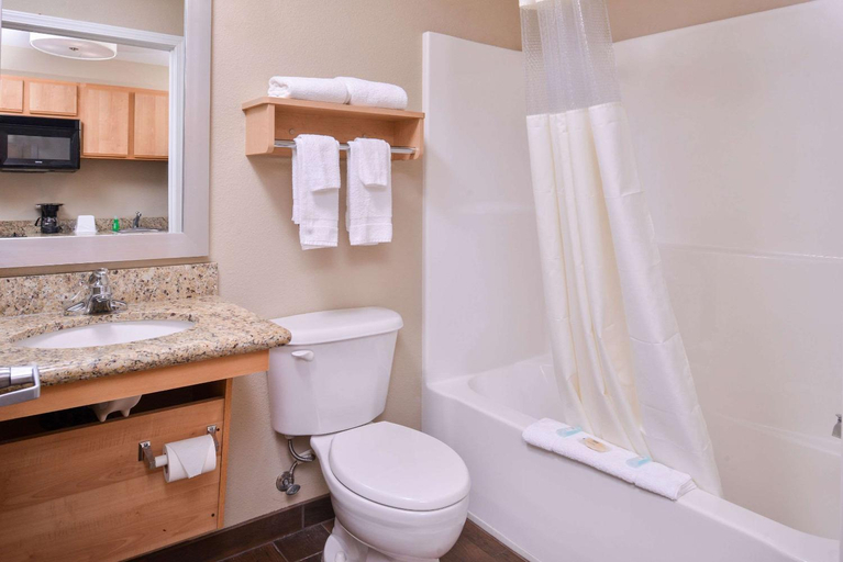 Bathroom 3, Studio 6  Lenexa, KS - Overland Park, Kansas City