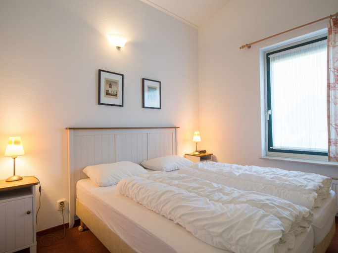 Room, Well-kept Bungalow With Dishwasher Near the Beach, Ameland