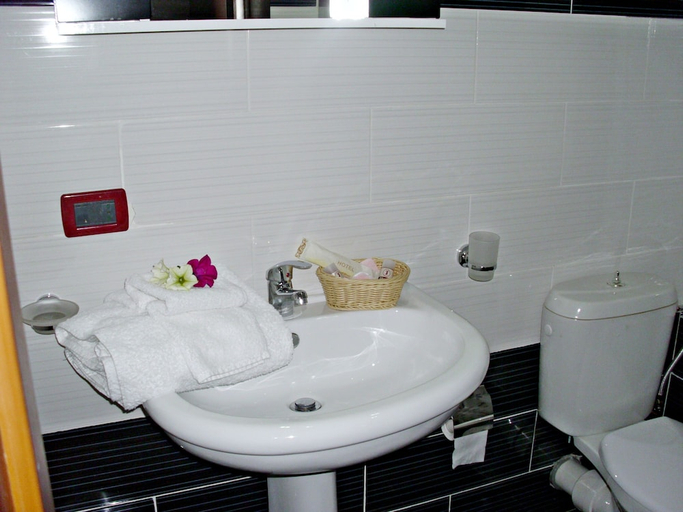 Bathroom, Jolly Hotel, Tiranës