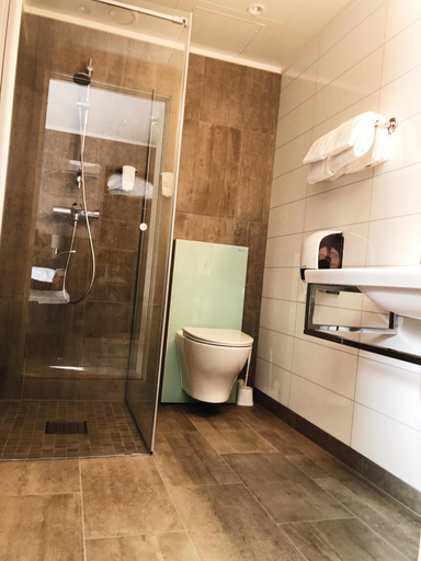 Bathroom 3, Comfort Hotel Finnsnes, Lenvik