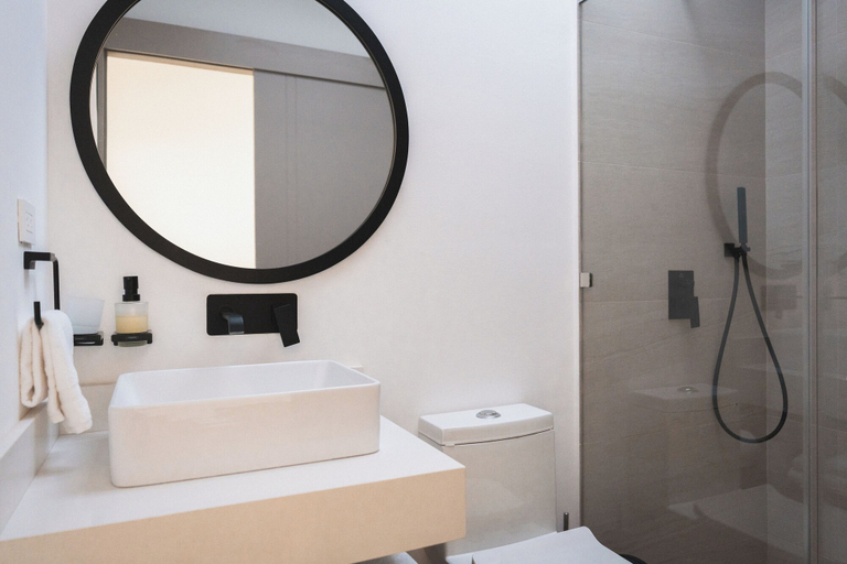 Bathroom 4, Roca Mistica, Santa Cruz