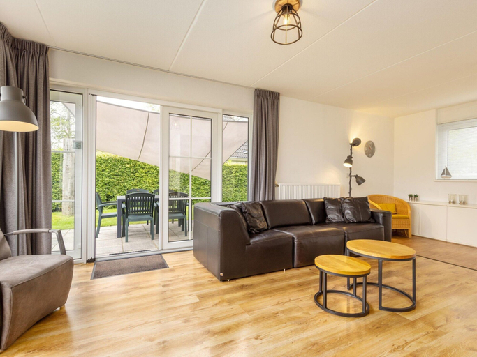 Living area, Canal-Side Bungalow Stay, Tytsjerksteradiel
