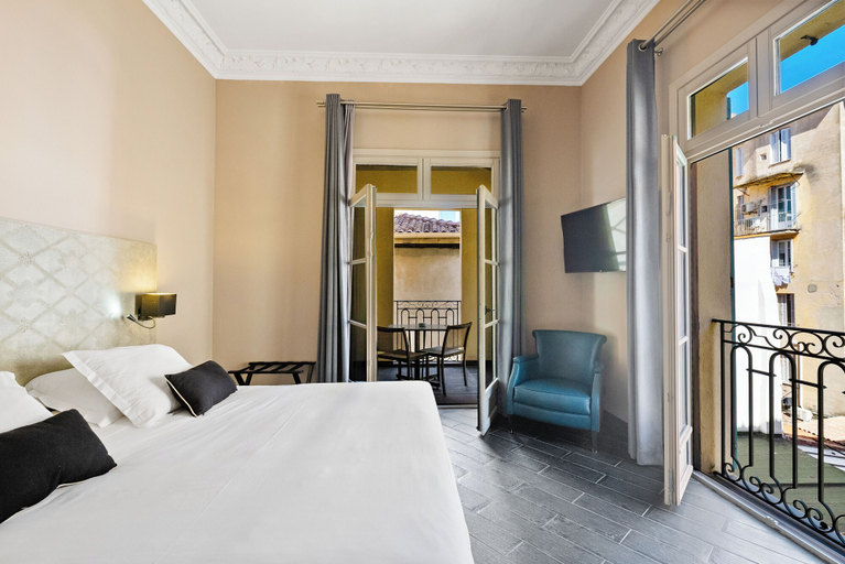 Others 5, Hotel Pozzo di Borgo, Corse-du-Sud