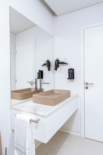 Bathroom 4, Limehome Evora Rua de Machede 52, Évora