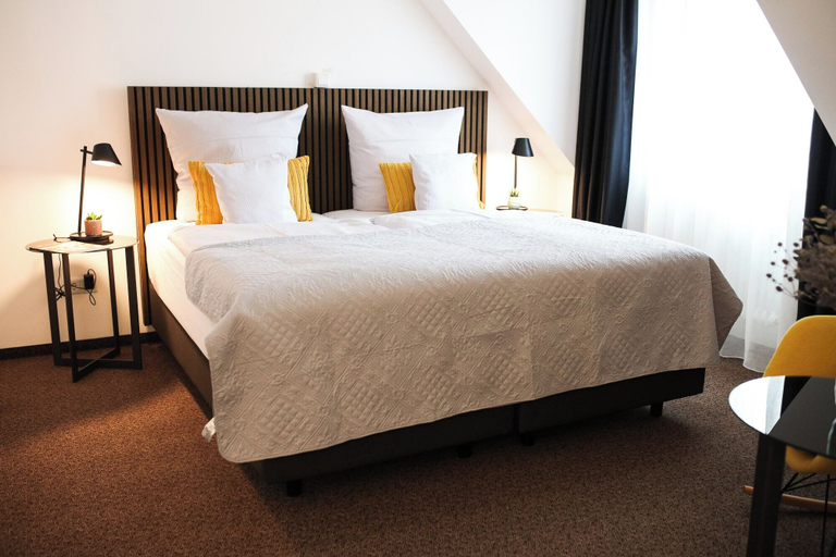 Bedroom 3, Weinforum Franken Hotel & Restaurant, Würzburg
