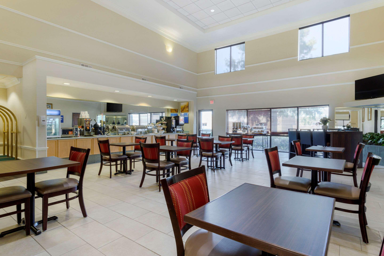 Food & Drinks 3, Comfort Suites La Porte, Houston