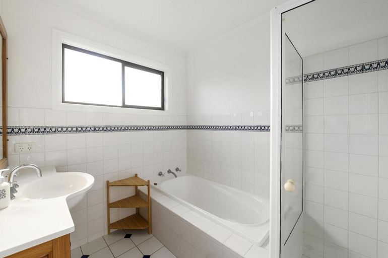 Bedroom 3, Blue Oar Beach House Arrawarra Headland, Coffs Harbour - Pt B