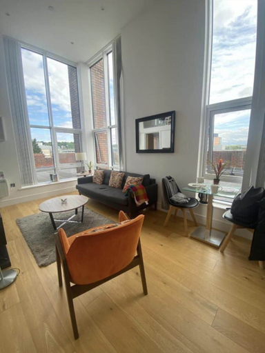 Others 4, 2 Level American Loft Style Apartment With Balcony, Luton