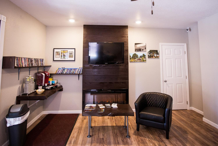 Public Area, View Crest Lodge, Humboldt