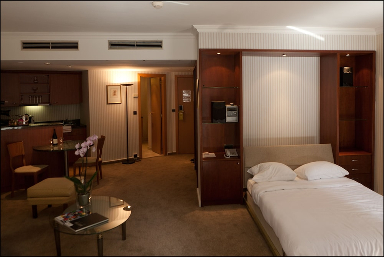 Bedroom 4, B-aparthotel Ambiorix, Bruxelles