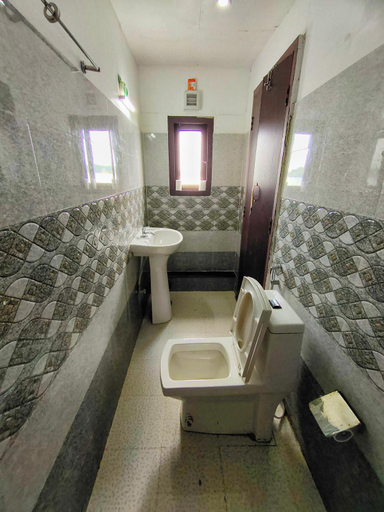 Bathroom 5, Paradise Lagoon, Udupi