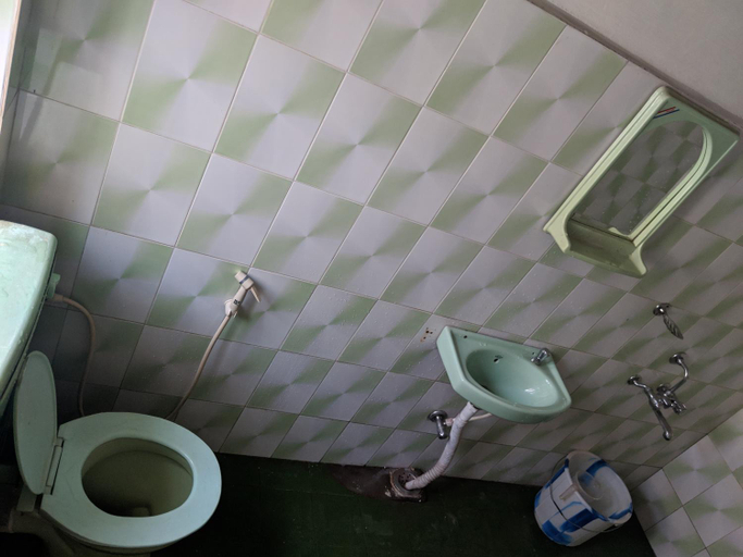 Bathroom 3, Reflections Guest House, The Nilgiris