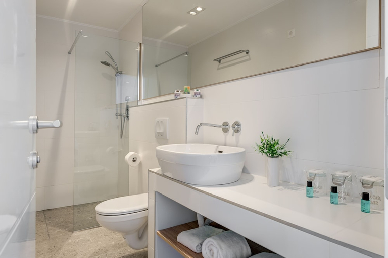 Bathroom 5, PAX, Split