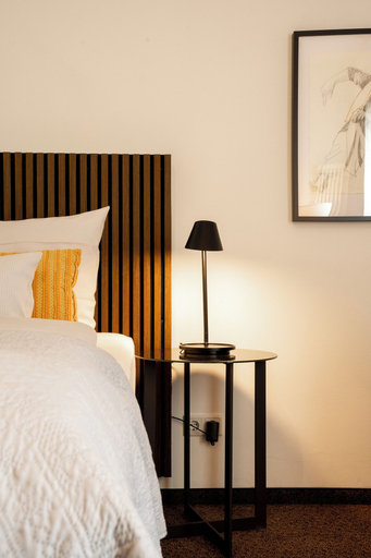 Bedroom 4, Weinforum Franken Hotel & Restaurant, Würzburg