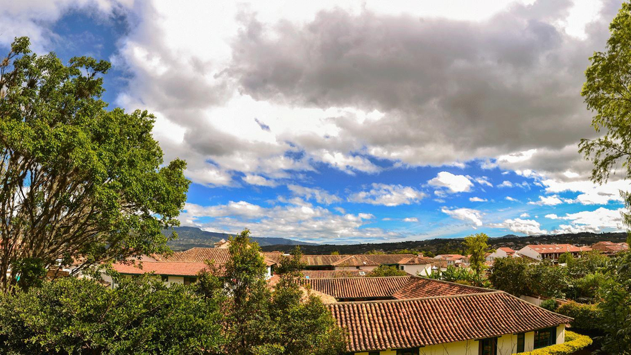 Exterior & Views