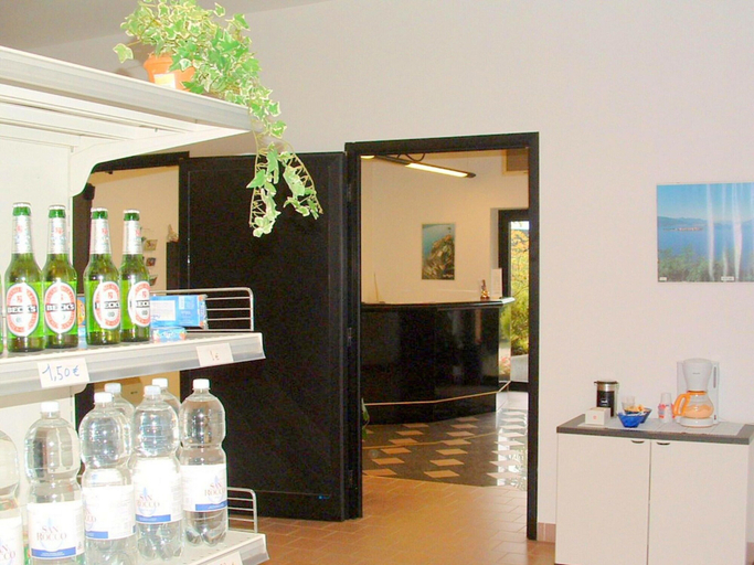 Others 3, Apartment in Residence on Lake Maggiore near Beach, Verbano-Cusio-Ossola