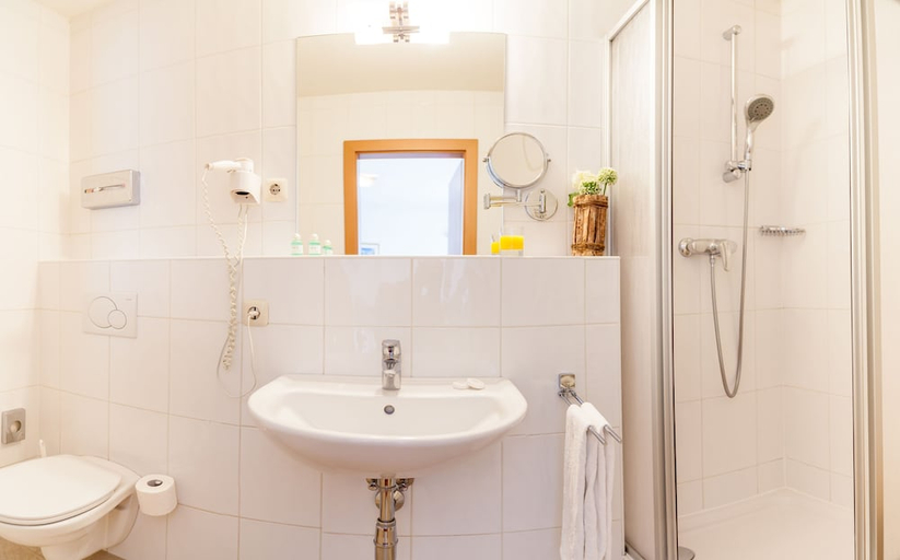 Bathroom 5, Glaserer-Haus, Zell am See