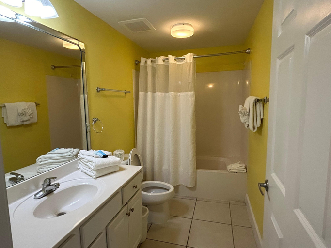 Bathroom 4, Sunrise Beach 2107, Bay
