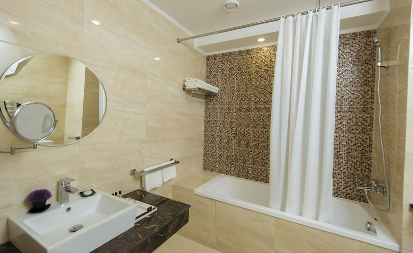 Bathroom 2, BRISTOL CENTRAL PARK HOTEL