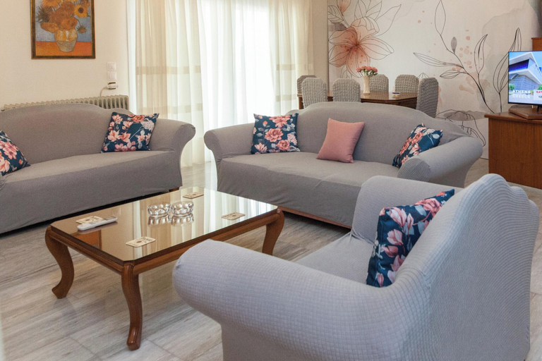 Living area 2, Classical 2 Bd Beauty Apt in Chalandri, Attica
