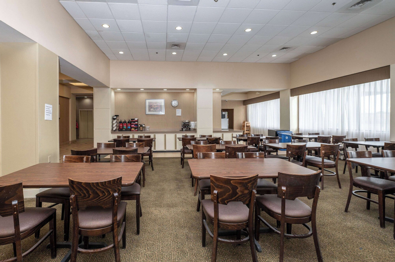 Food & Drinks 5, La Quinta Inn & Suites by Wyndham New Haven, New Haven