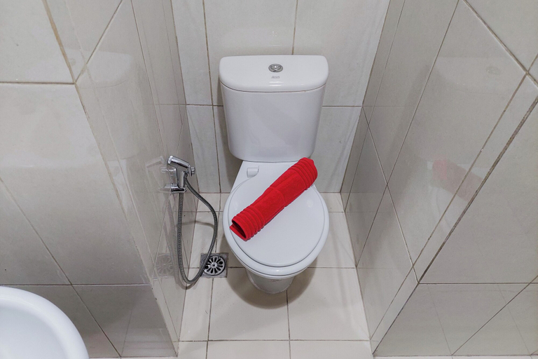 Bathroom 5, Comfort 2Br At Asatti Apartment, South Tangerang