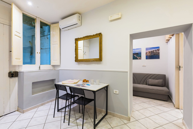 Others 4, Ventaglieri Studio Apartment, Napoli