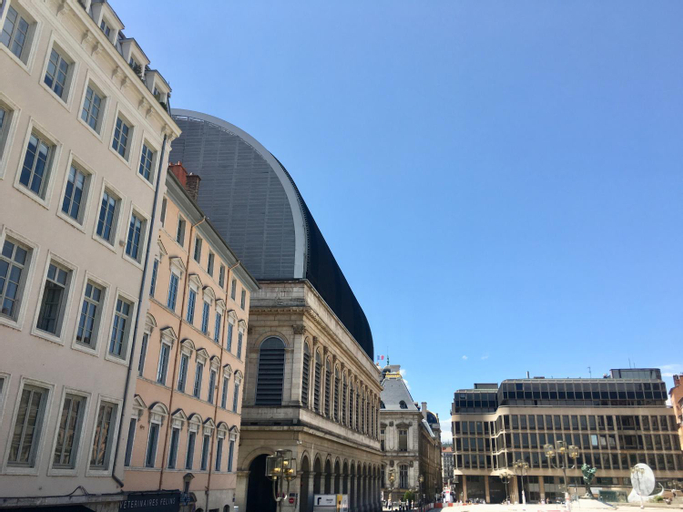 Exterior 3
