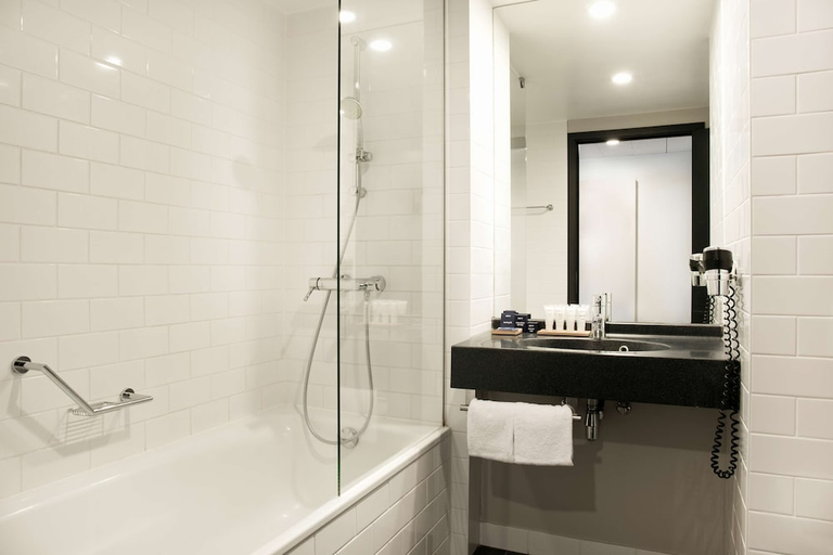 Bathroom 3, Park Inn by Radisson Brussels Midi, Bruxelles