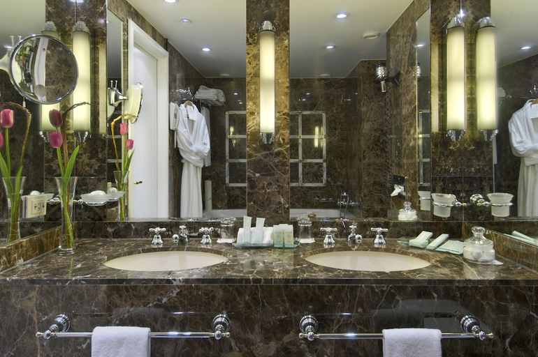 Bathroom 3, Warwick Grand Place Brussels, Bruxelles