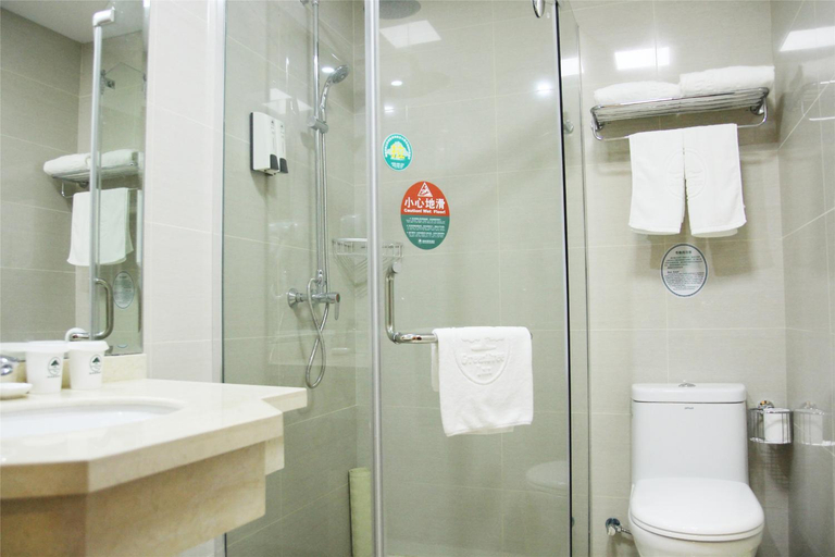 Bathroom 3, GreenTree Inn Shandong Qingdao Development District Sdust Express Hotel, Qingdao