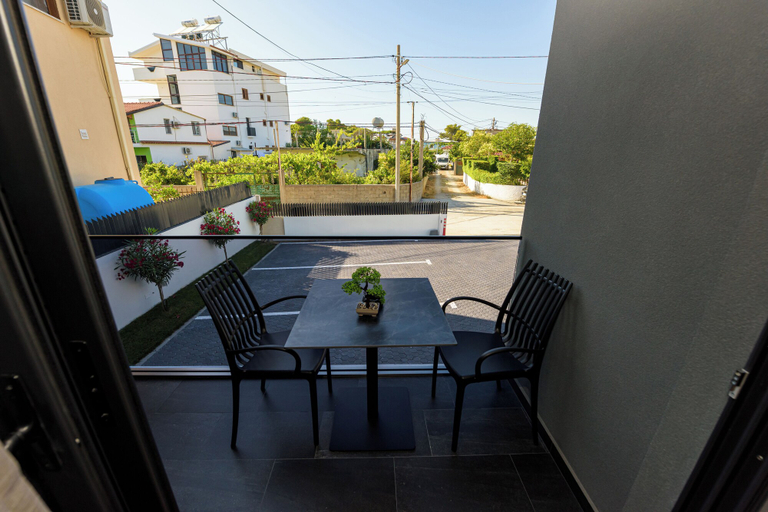 Others 5, Kevin's Aparthotel, Vlorës