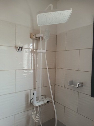 Bathroom 4, Ndouha House, Mifi