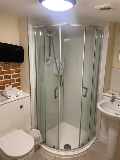 Bathroom 2, The Wheatsheaf, Surrey
