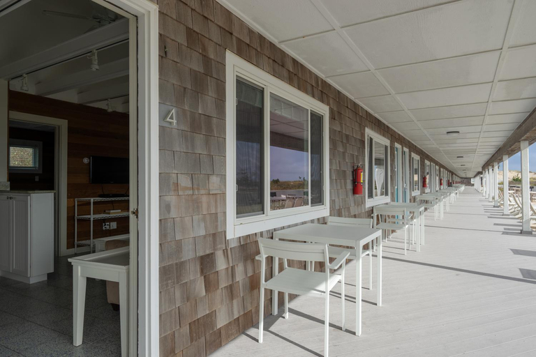 Food & Drinks, Driftwood Resort on the Ocean, Suffolk