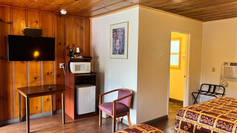 Others 5, Pine Cone Motel, Mendocino