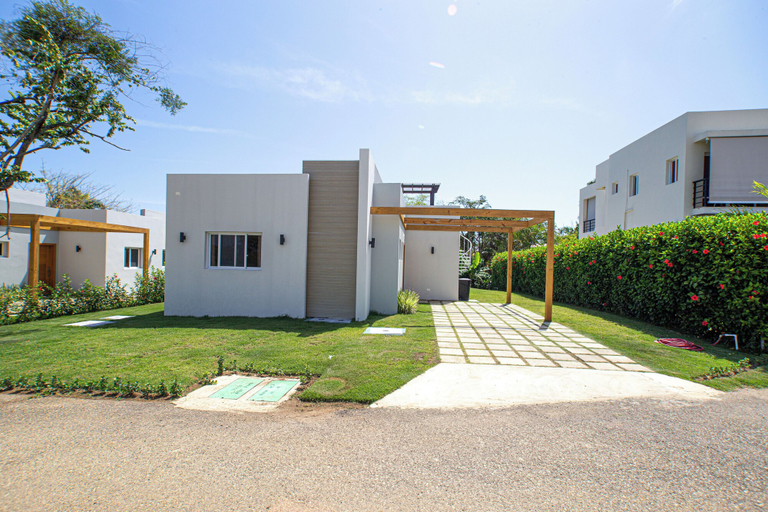 Exterior & Views