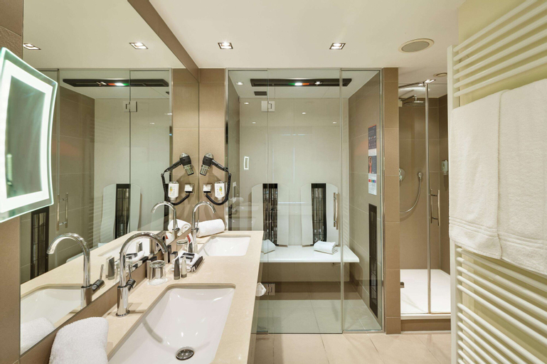 Bathroom 15