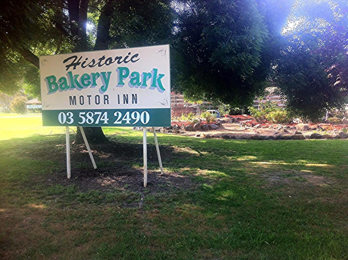 Others 2, Bakery Park Motor Inn, Berrigan